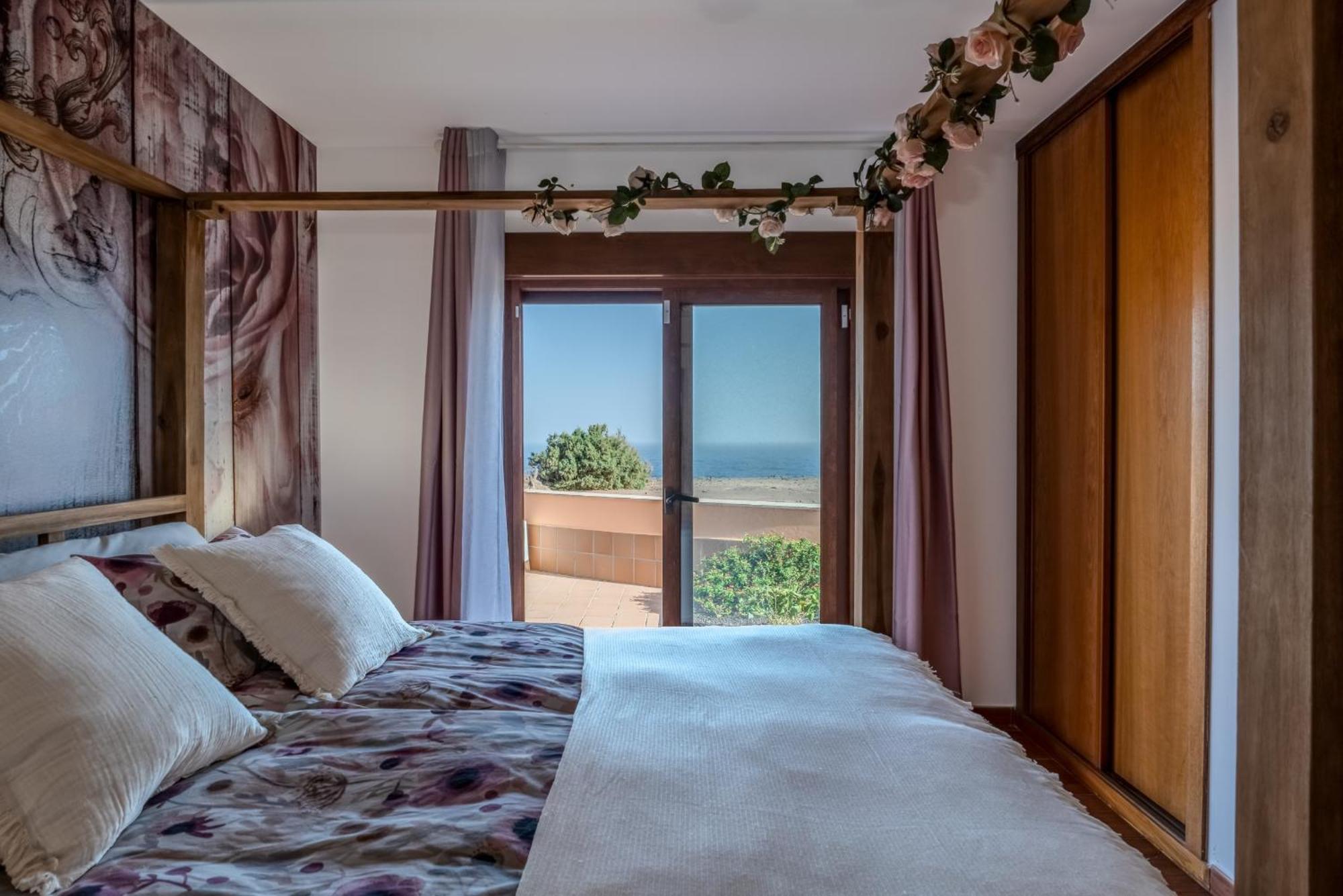 Villa Oceana - Cliffside Retreat Costa De Antigua Exteriör bild